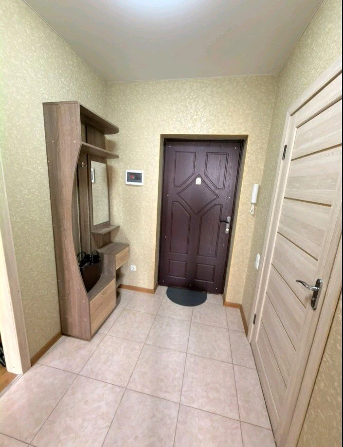 Selling a 1-room apartment with renovation in the Saltovsky residential complex (602 m/r, Me