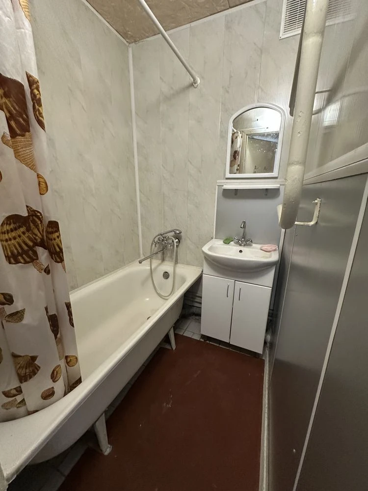 Продам 1 кімнатну квартиру  пр.Л.Свободи,46А. Олексіївка, 6/