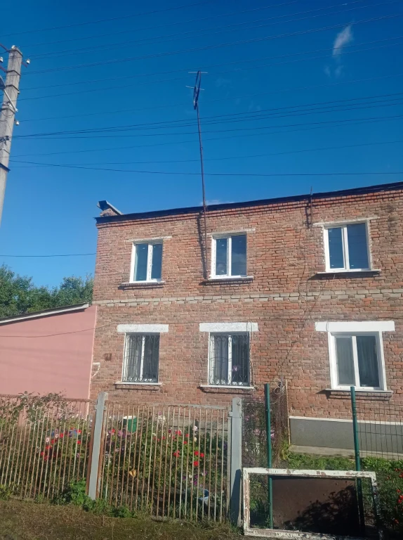 Продаж 2х кімнатної  2 й поверх з а. о. ЦЕГЛА