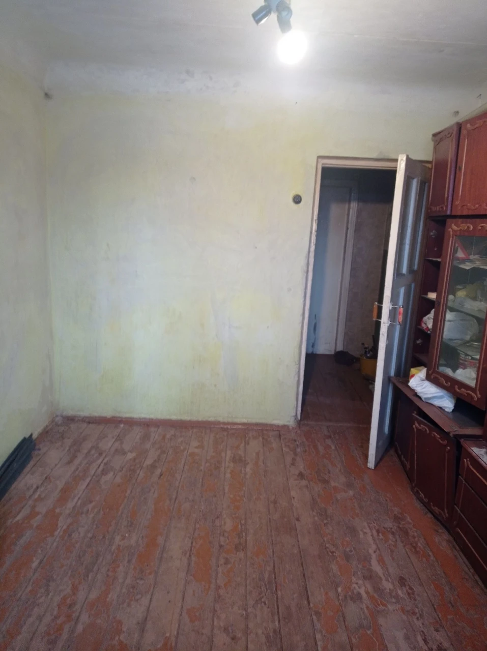 Продаж 2х кімнатної  2 й поверх з а. о. ЦЕГЛА