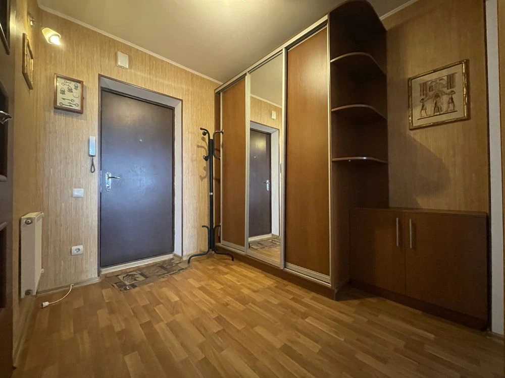 Продам велику 1-кімнатну  СНАУ