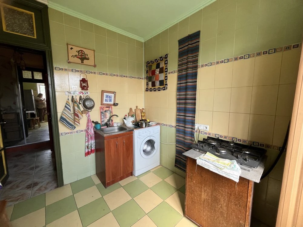 Продаж 2 к кв на Заливній