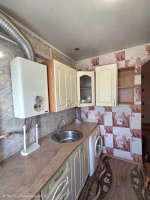 Продам  2-кімнатну квартиру! Вул. Металургів, 2й поверх, не