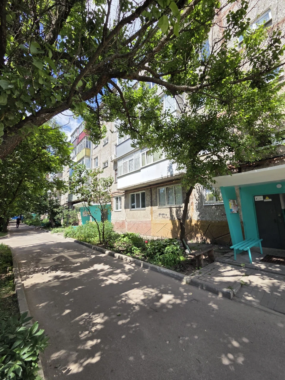 Продам  2-кімнатну квартиру! Вул. Металургів, 2й поверх, не
