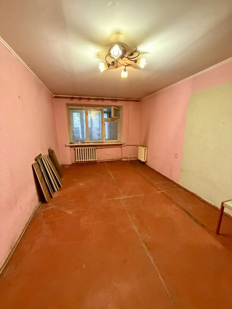 Продається 1 кімнатна квартира під ремонт вул.Генерала Безру