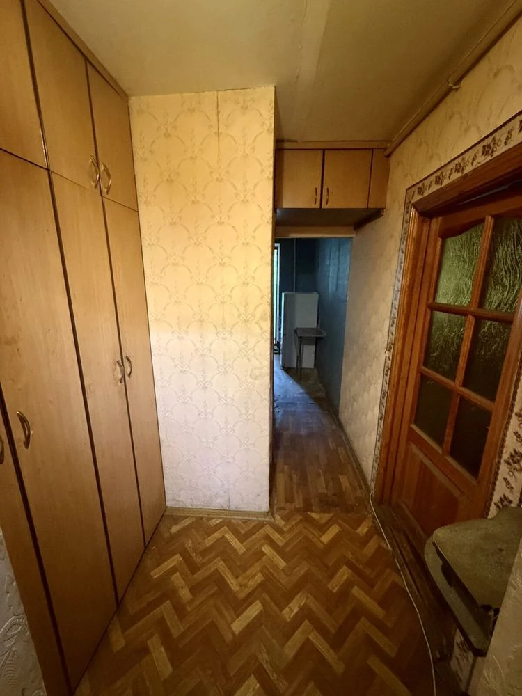 Продається 1 кімнатна квартира під ремонт вул.Генерала Безру