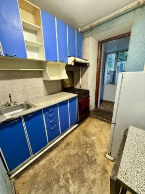 Продається 1 кімнатна квартира під ремонт вул.Генерала Безру