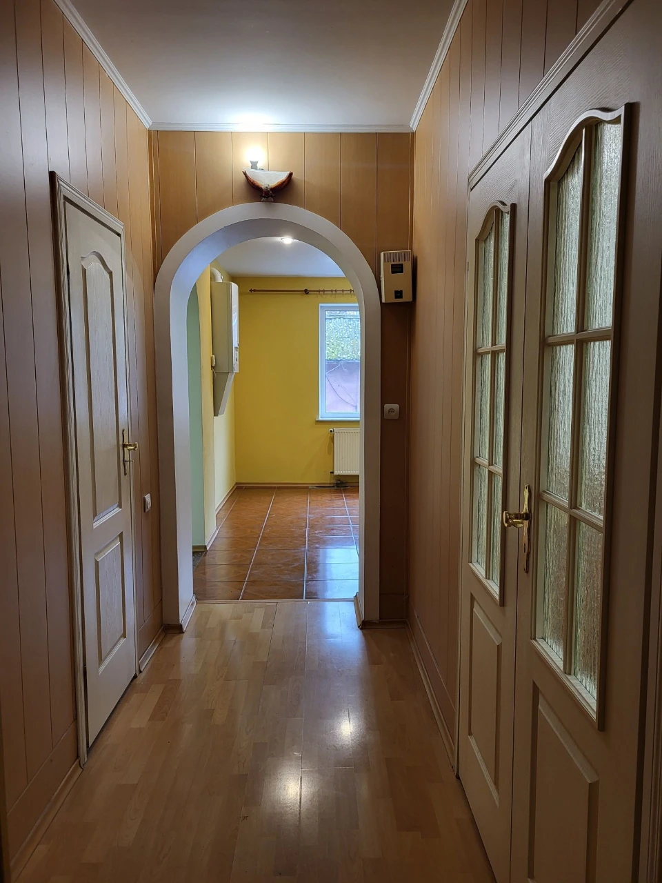 Продам квартиру 87 кв.м. з  А/О  та  двома гаражами в центрі