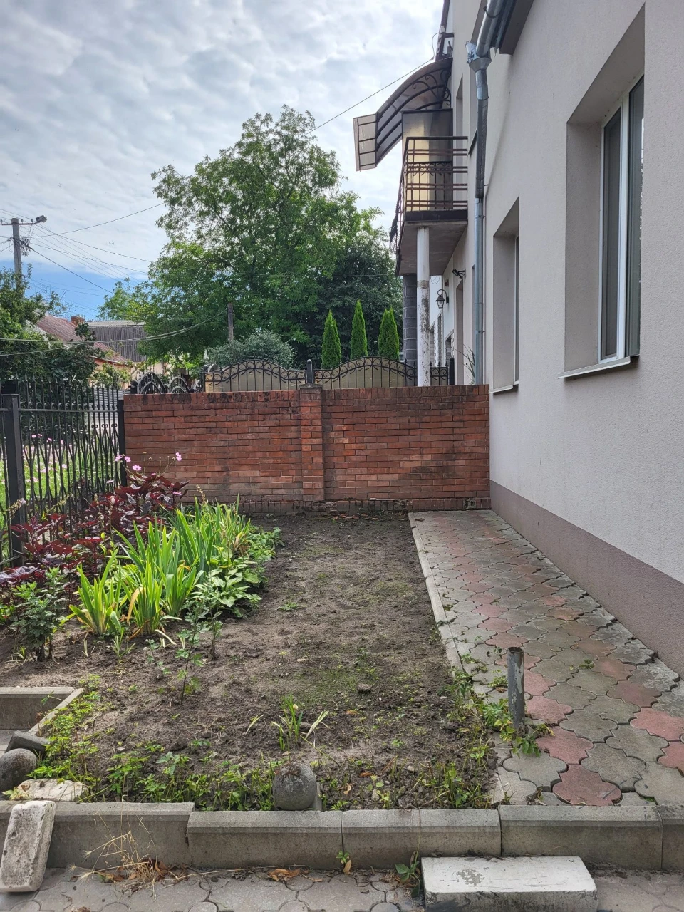 Продам квартиру 87 кв.м. з  А/О  та  двома гаражами в центрі