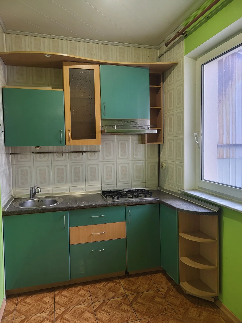 Продам квартиру 87 кв.м. з  А/О  та  двома гаражами в центрі