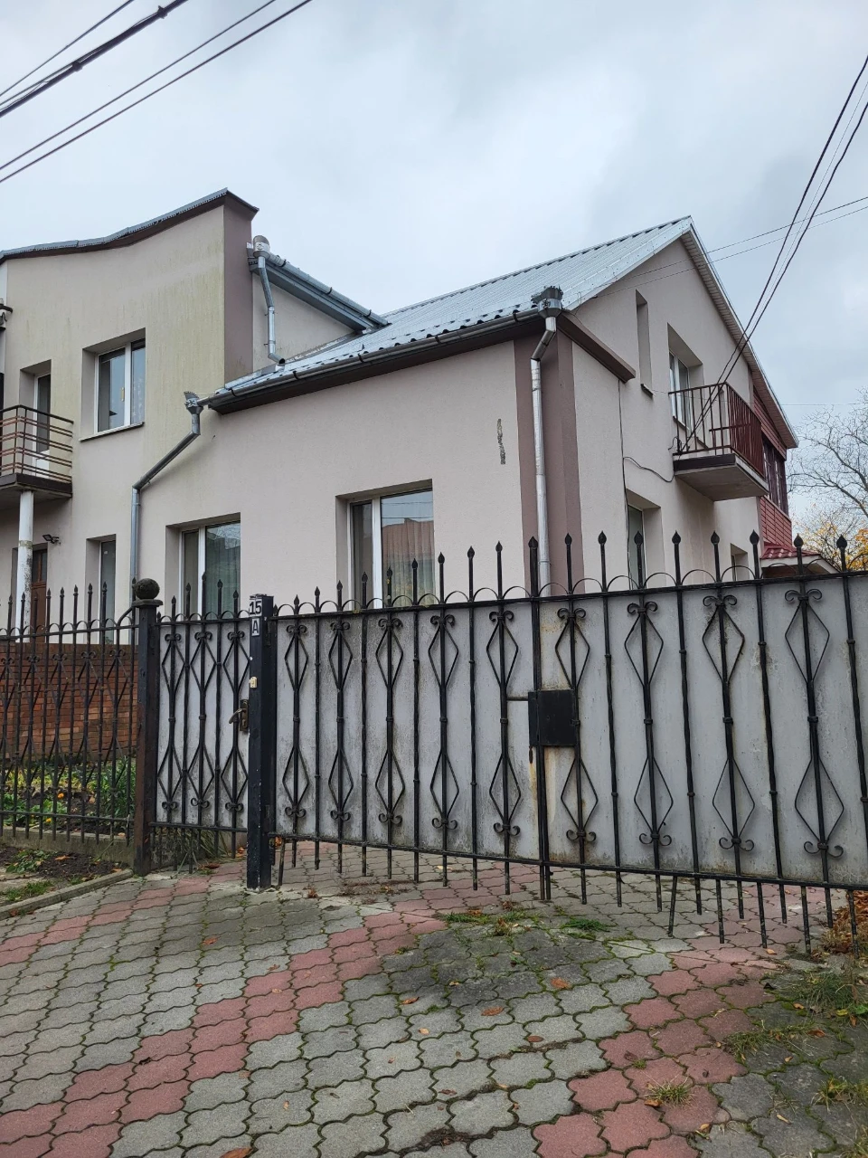 Продам квартиру 87 кв.м. з  А/О  та  двома гаражами в центрі