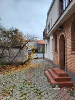 Продам квартиру 87 кв.м. з  А/О  та  двома гаражами в центрі