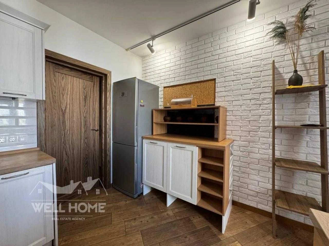 Продаж 2к квартири, вул.  Урлівська, 30, м. Київ -  Без комі