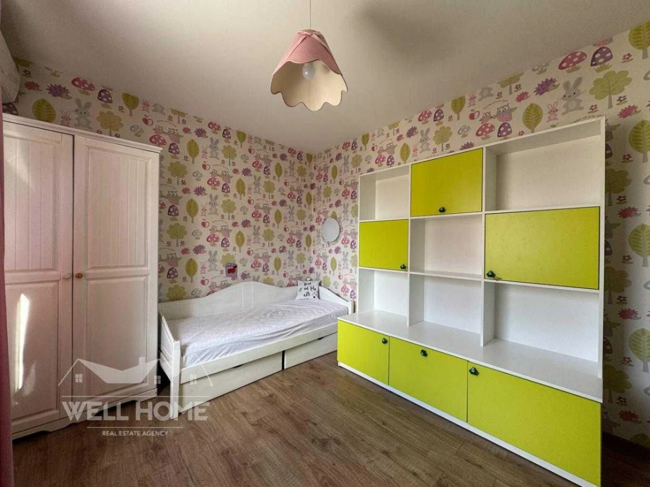 Продаж 2к квартири, вул.  Урлівська, 30, м. Київ -  Без комі