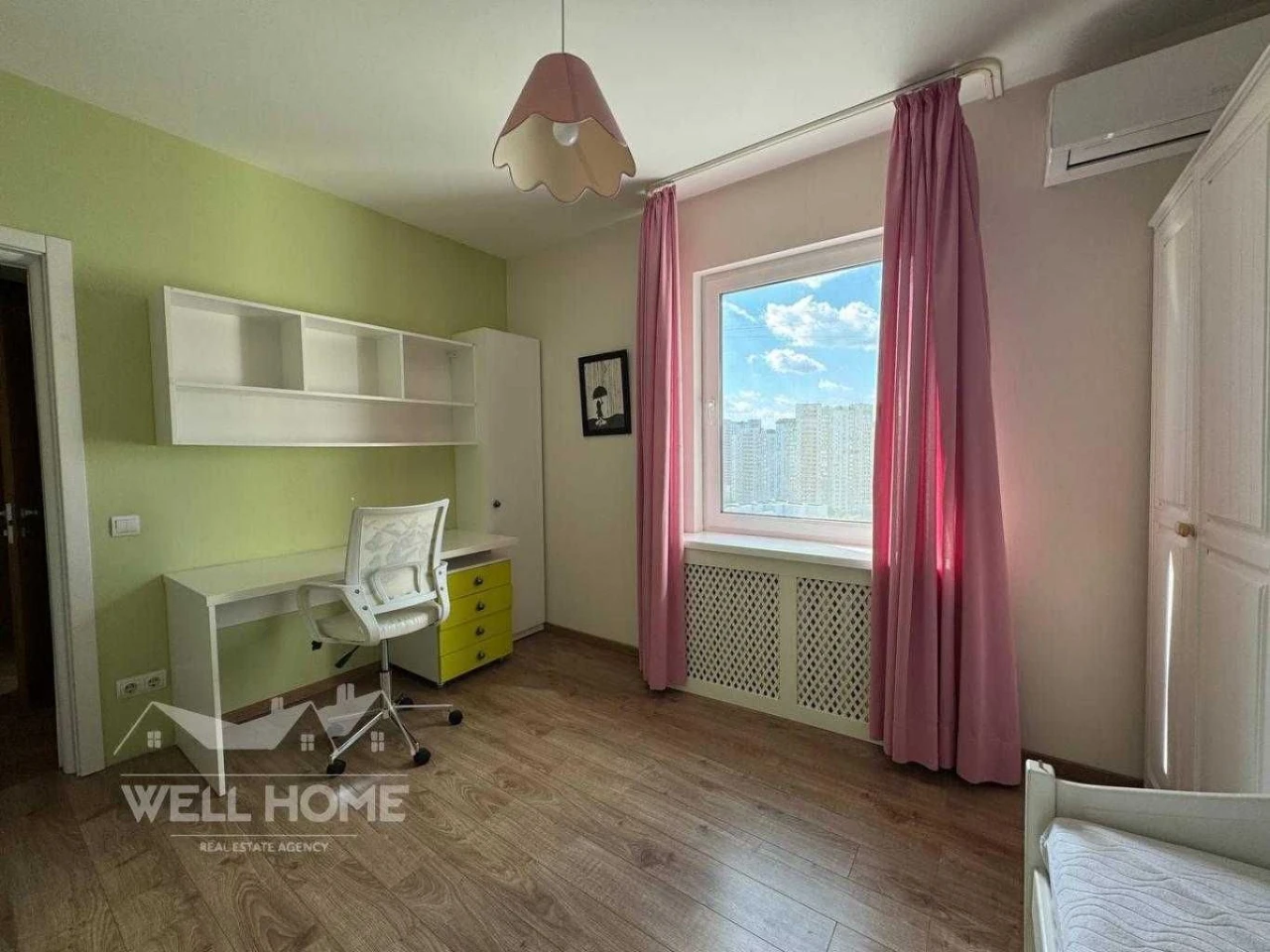 Продаж 2к квартири, вул.  Урлівська, 30, м. Київ -  Без комі