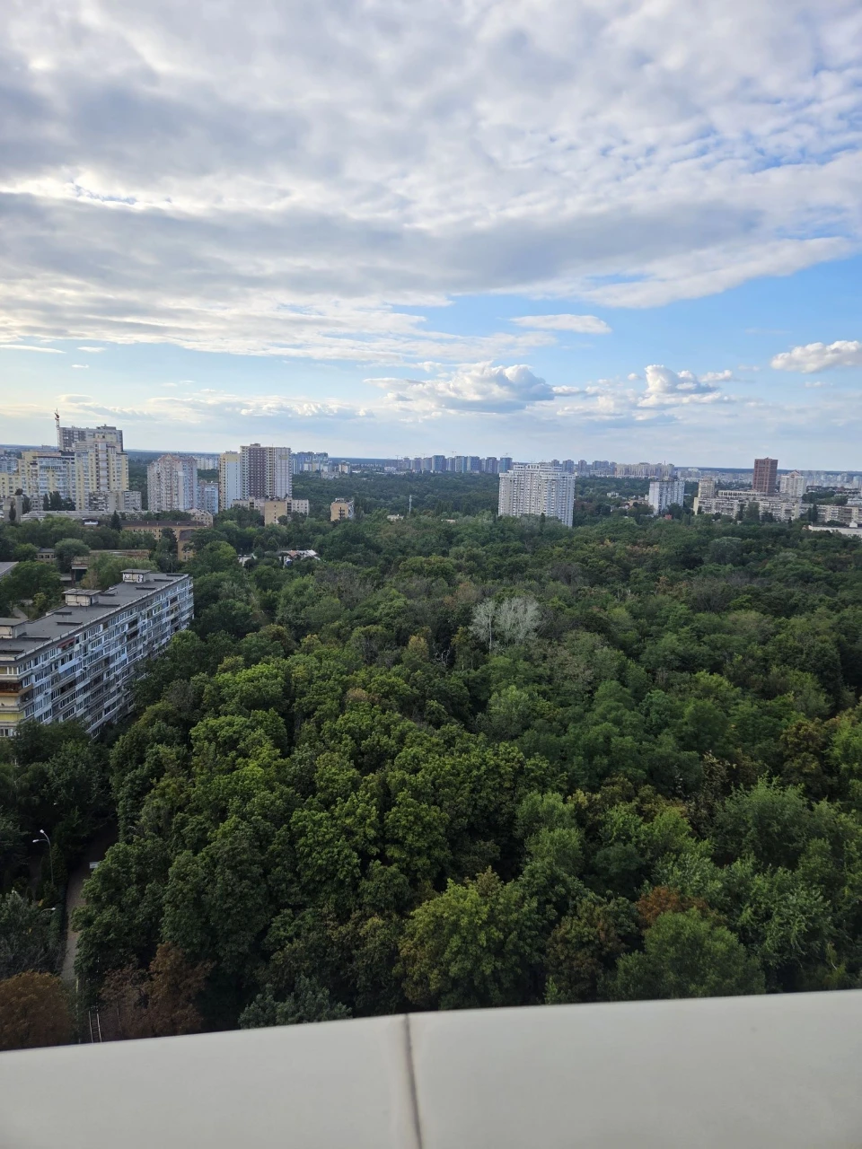 Парково-Сирецька 4в, будинок  бізнес-класу, панорамний вигля