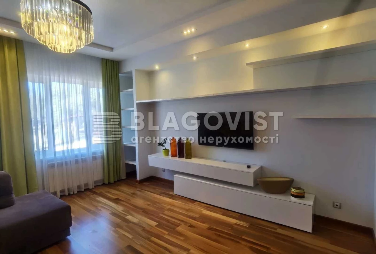 Продаж 2-к  кввартира метро Контрактова площа  Поділ, вул Со