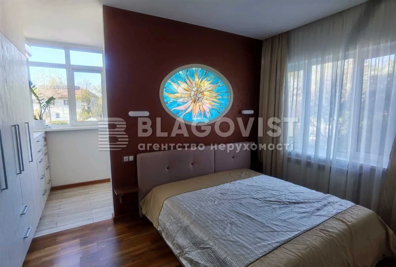 Продаж 2-к  кввартира метро Контрактова площа  Поділ, вул Со