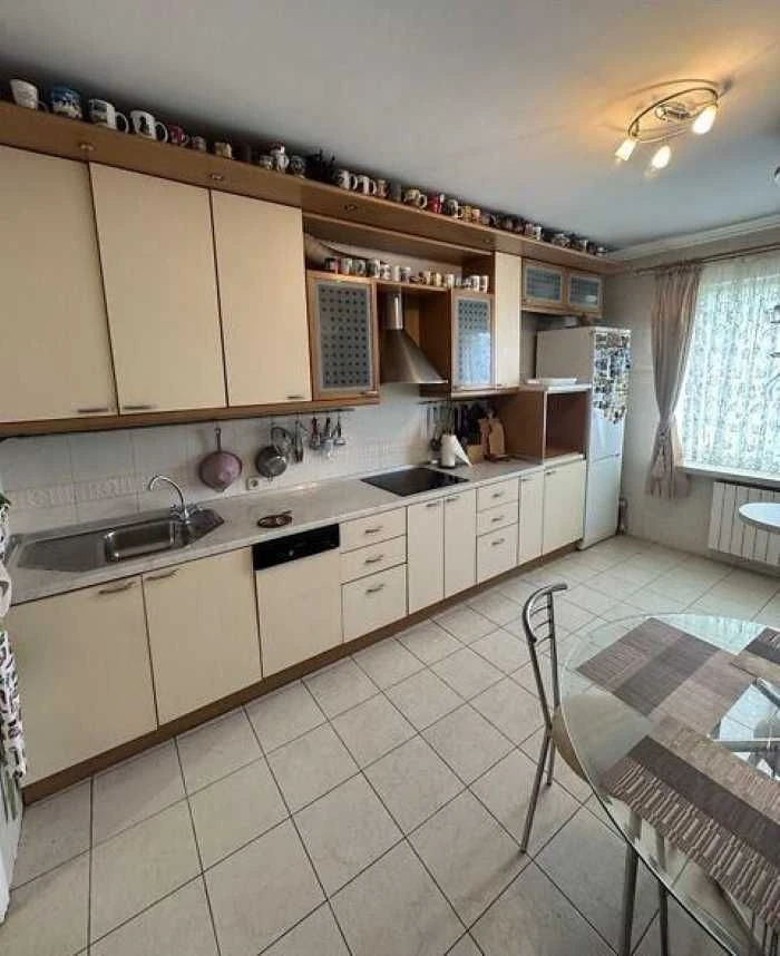 Продається видова 3к квартира по просп. Бажана, 36