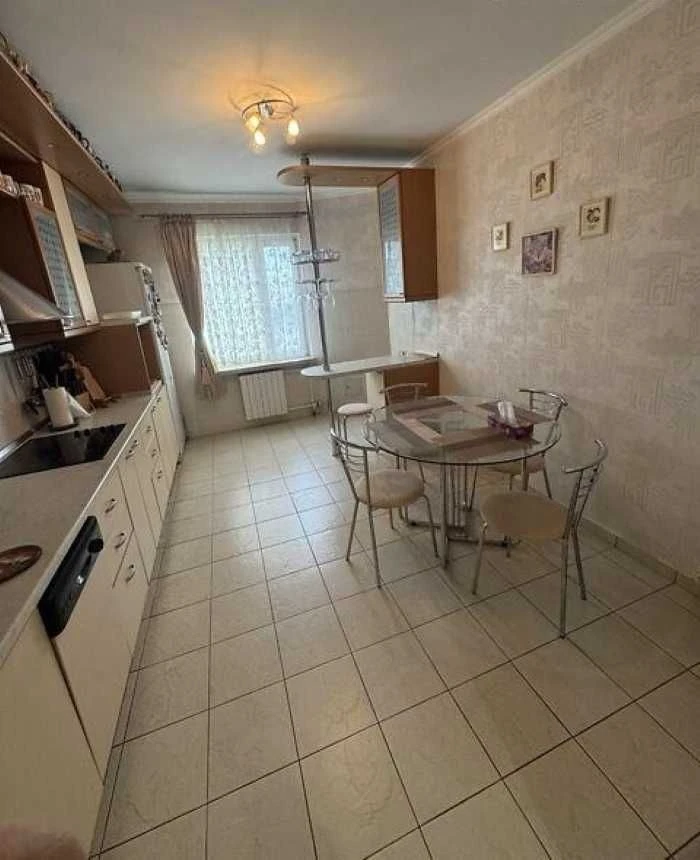 Продається видова 3к квартира по просп. Бажана, 36