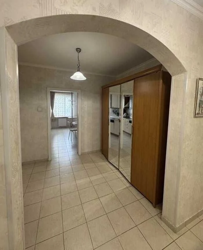 Продається видова 3к квартира по просп. Бажана, 36