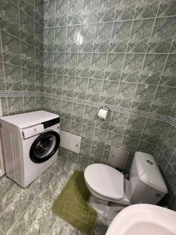 Продається видова 3к квартира по просп. Бажана, 36