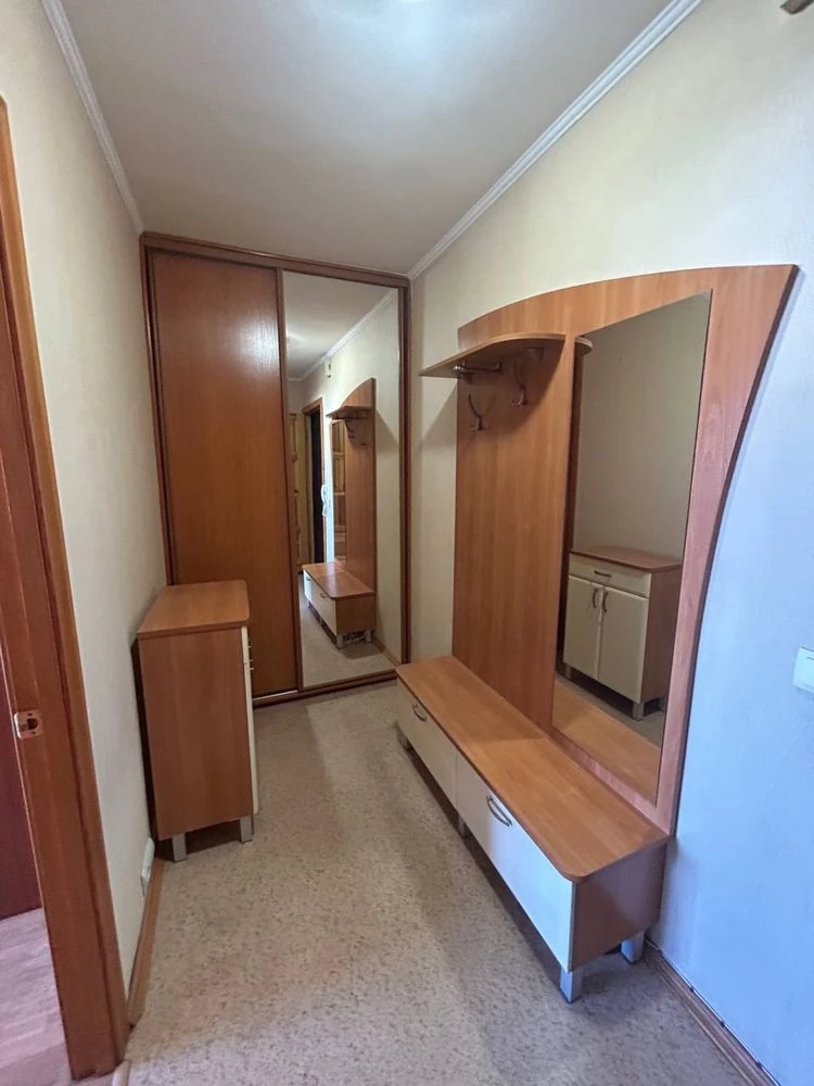 1-кімн 34м2, Оболонський проспект 9, метро Оболонь 5 хв
