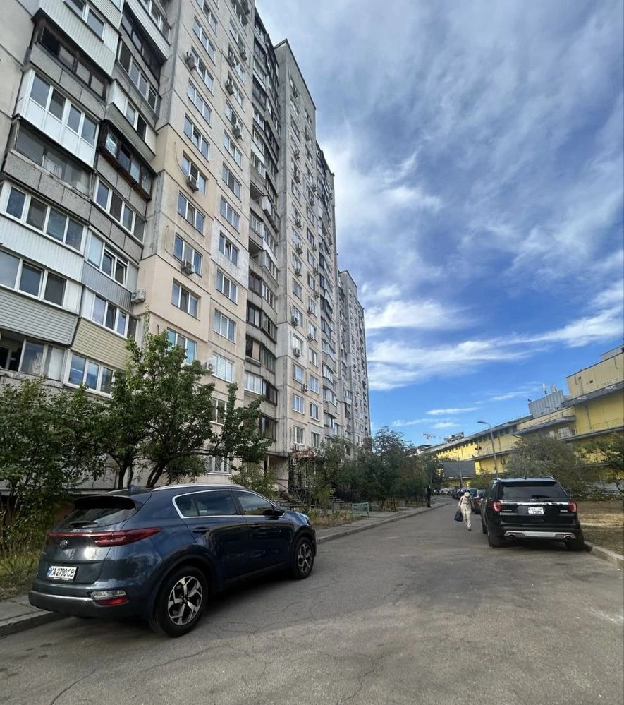 1-кімн 34м2, Оболонський проспект 9, метро Оболонь 5 хв