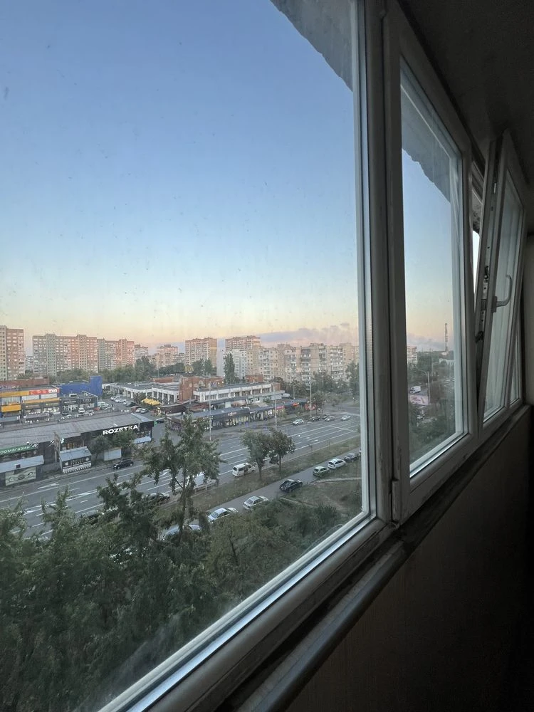 Продам 2 кімнатну квартиру Рональда Рейгана 9