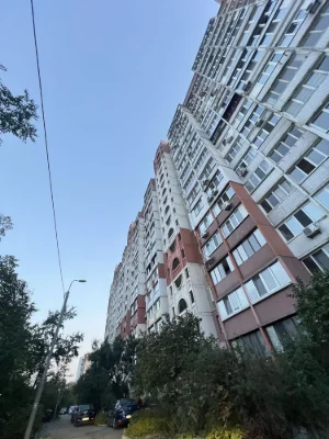 Продам 2 кімнатну квартиру Рональда Рейгана 9