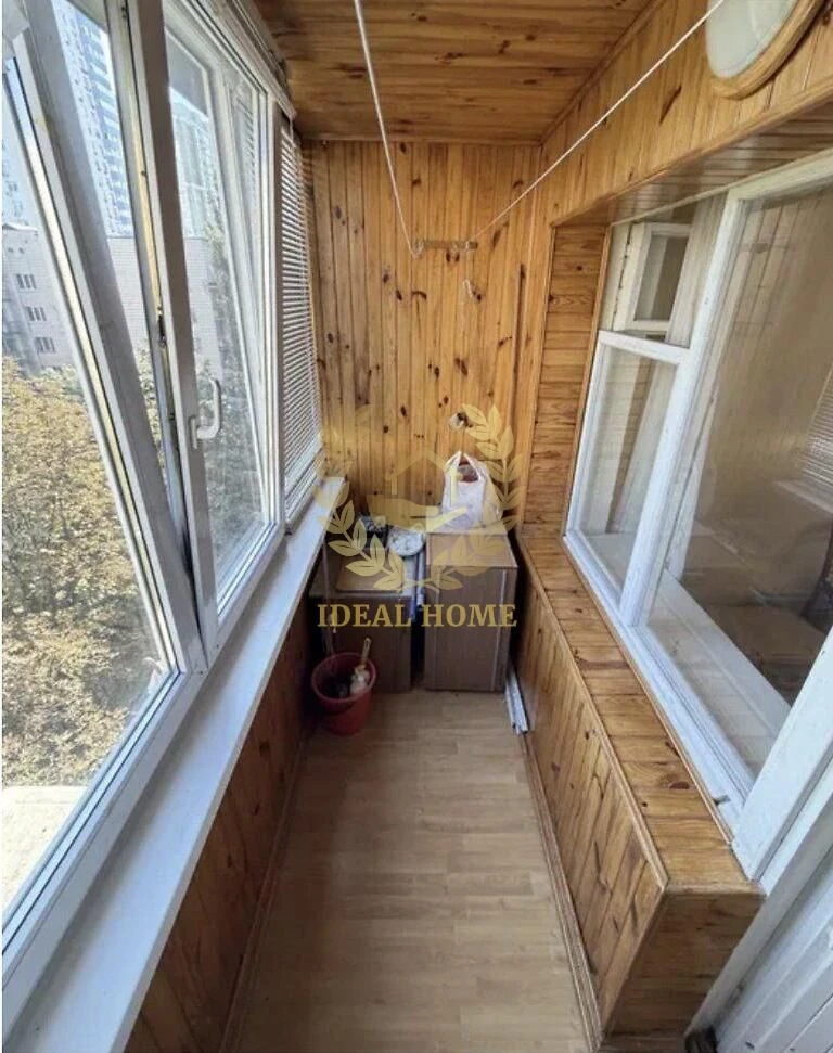 Продаж 2к. квартири метро Вокзальна Солом'янський район