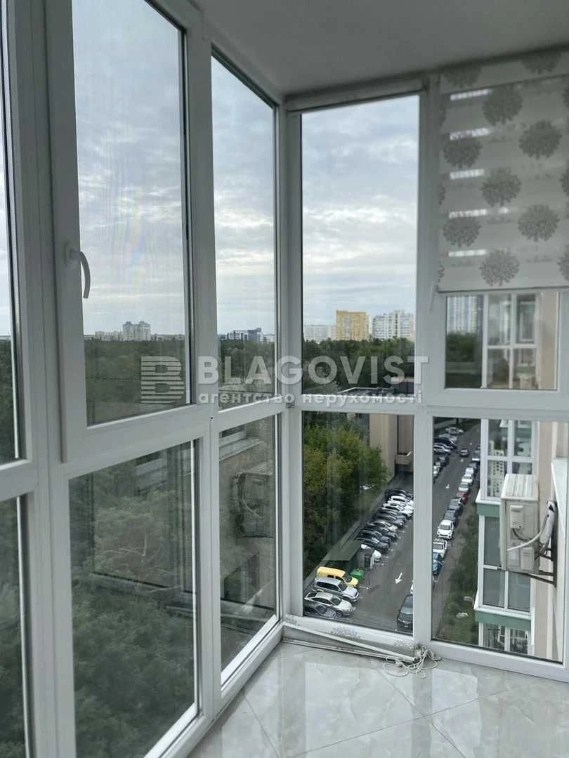 Продаж 3-к квартири Воскресенська, 18 ЖК "Паркові озера" М.Л