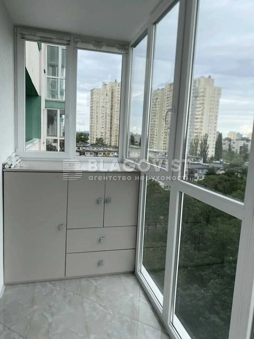 Продаж 3-к квартири Воскресенська, 18 ЖК "Паркові озера" М.Л