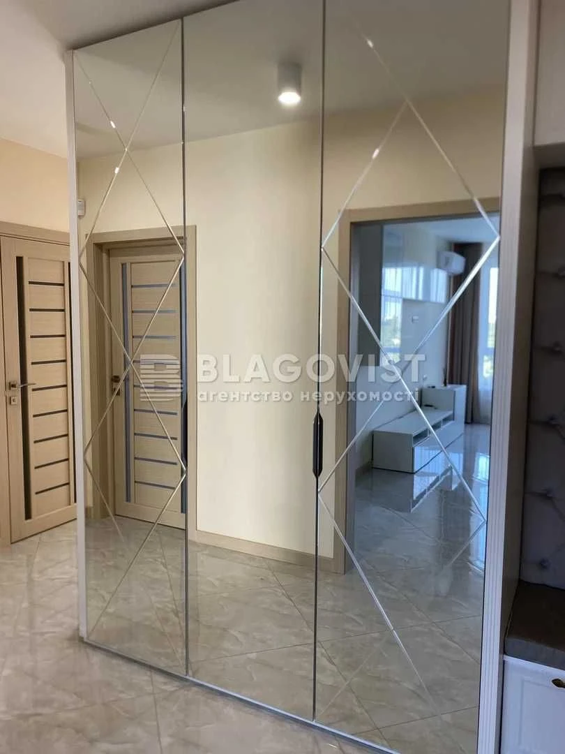 Продаж 3-к квартири Воскресенська, 18 ЖК "Паркові озера" М.Л