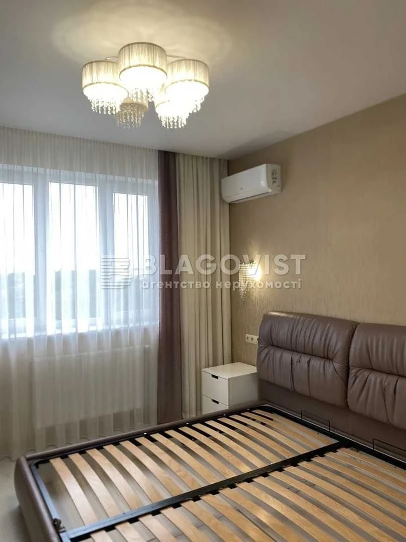 Продаж 3-к квартири Воскресенська, 18 ЖК "Паркові озера" М.Л
