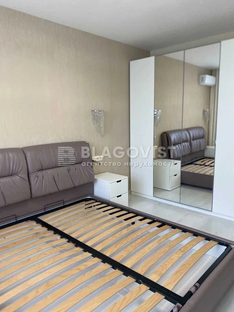 Продаж 3-к квартири Воскресенська, 18 ЖК "Паркові озера" М.Л