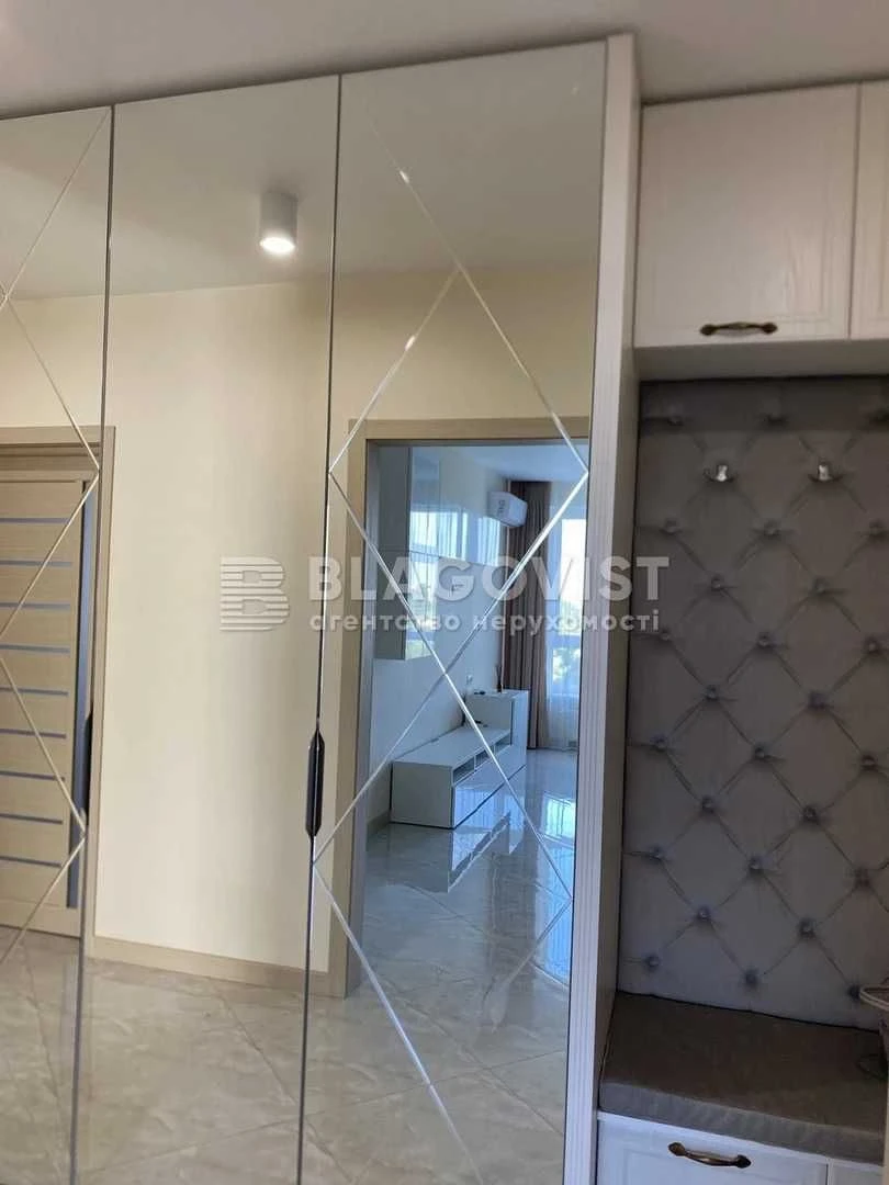 Продаж 3-к квартири Воскресенська, 18 ЖК "Паркові озера" М.Л