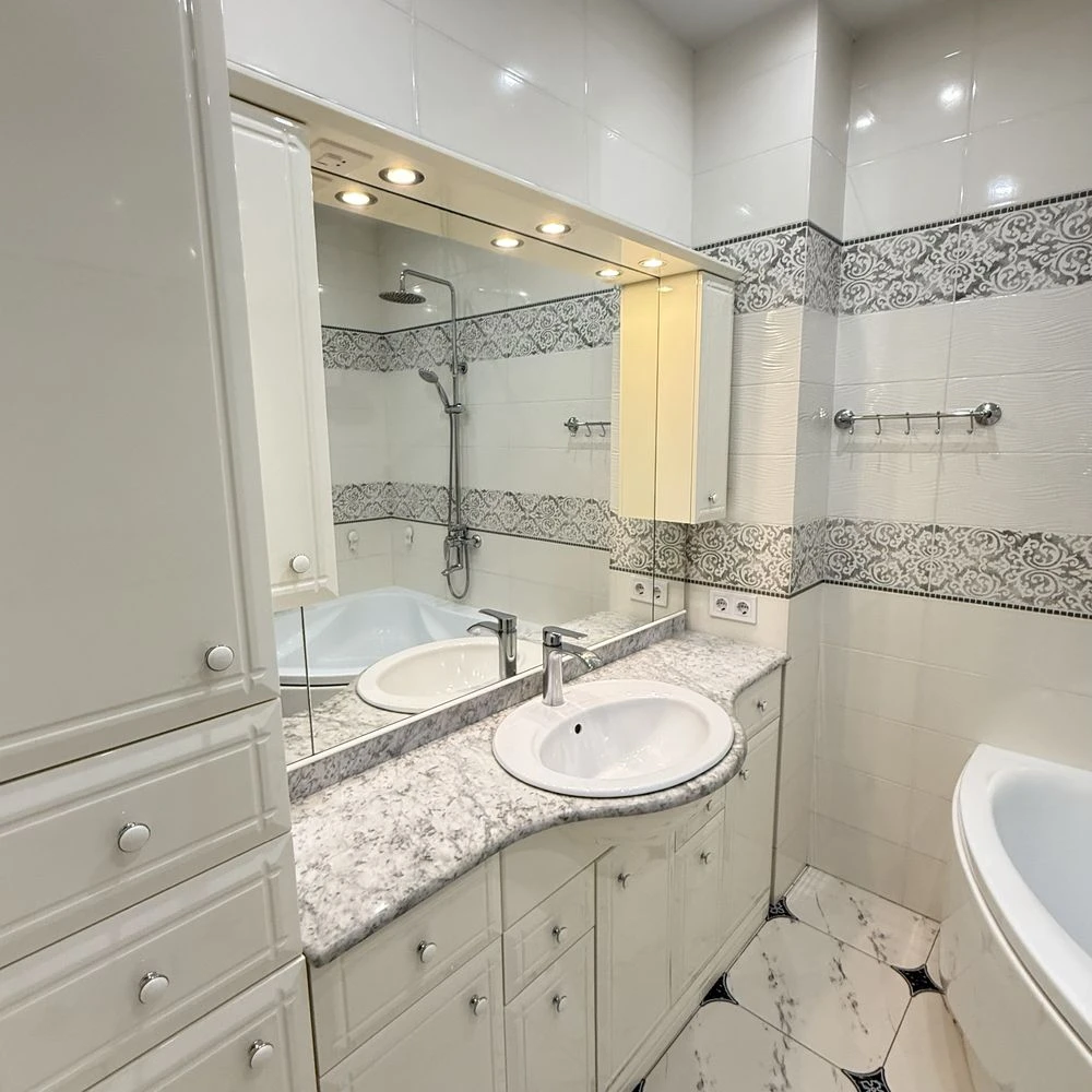 Продам 2-к квартиру 74 кв м Позняки Драгоманова 2