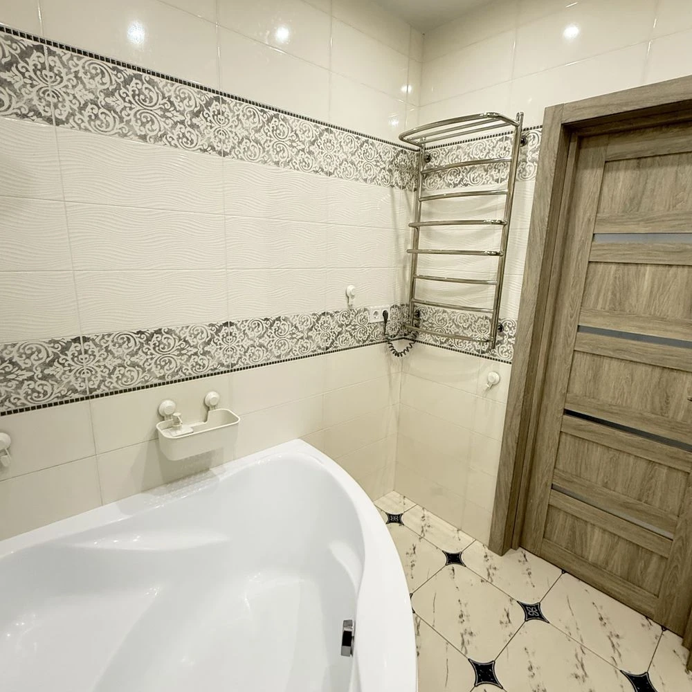 Продам 2-к квартиру 74 кв м Позняки Драгоманова 2