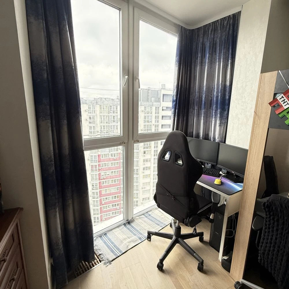 Продам 2-к квартиру 74 кв м Позняки Драгоманова 2