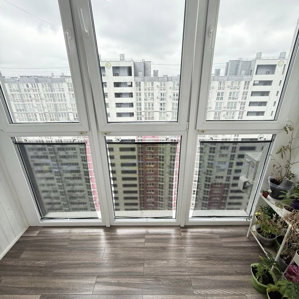 Продам 2-к квартиру 74 кв м Позняки Драгоманова 2