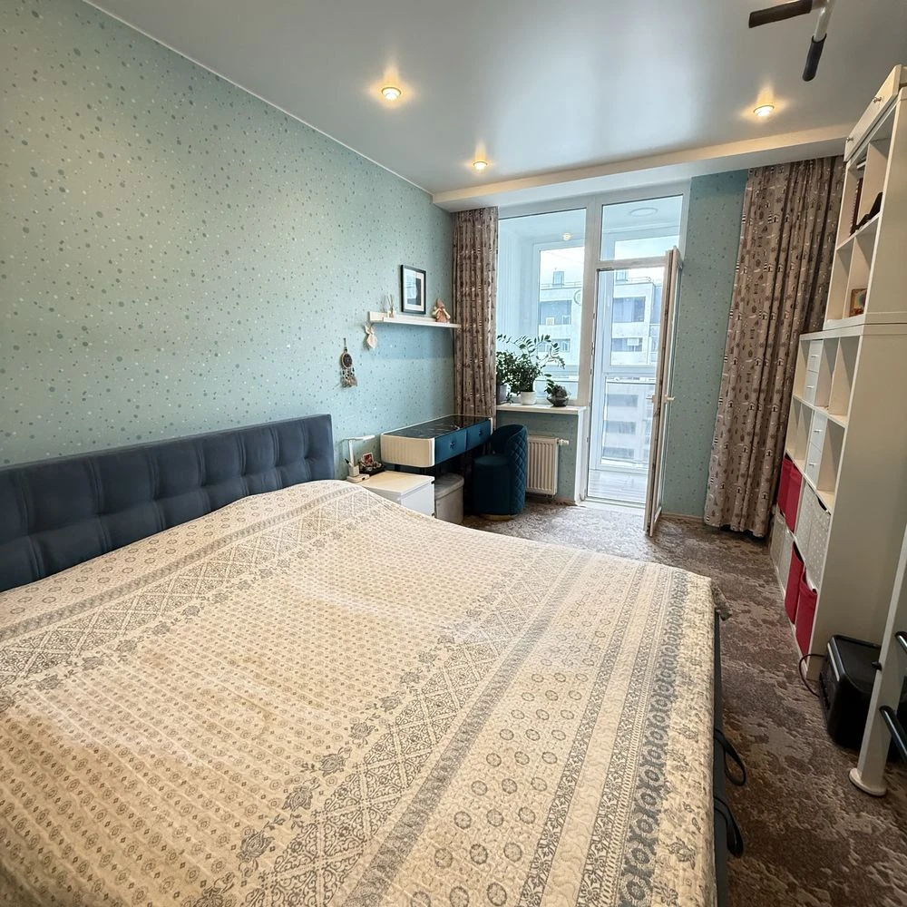Продам 2-к квартиру 74 кв м Позняки Драгоманова 2