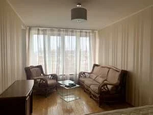 Продаж 1 кім Русановка вул Ентузіастів 9