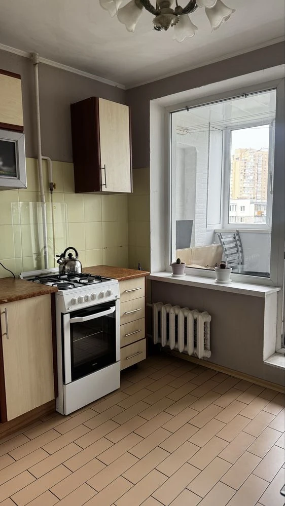 Продаж 1 кім Русановка вул Ентузіастів 9