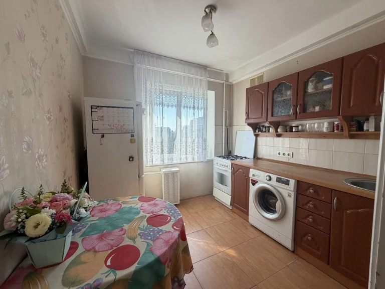 Продам 2х кімнатну квартиру метро Лівобережна, вул. Флоренці