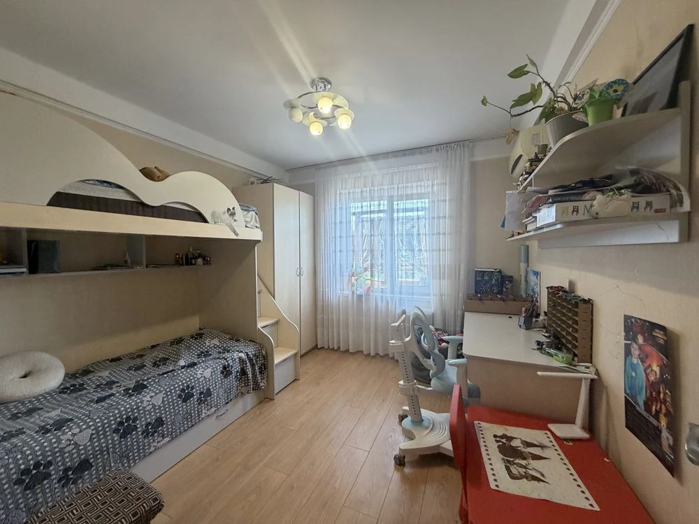Продам 2х кімнатну квартиру метро Лівобережна, вул. Флоренці