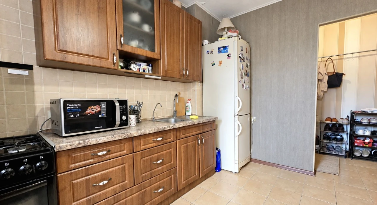 Продаж 3-кімнатна на Позняках | 6 поверх | 2 балкони | меблі