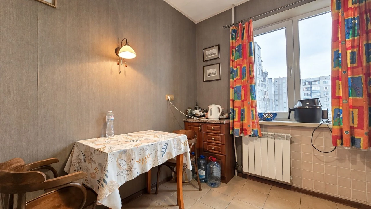 Продаж 3-кімнатна на Позняках | 6 поверх | 2 балкони | меблі