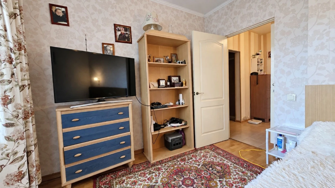 Продаж 3-кімнатна на Позняках | 6 поверх | 2 балкони | меблі
