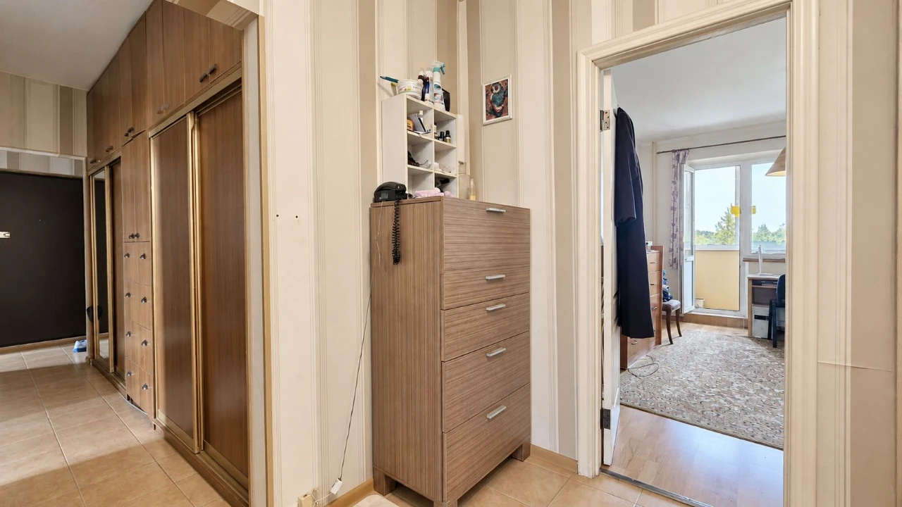 Продаж 3-кімнатна на Позняках | 6 поверх | 2 балкони | меблі